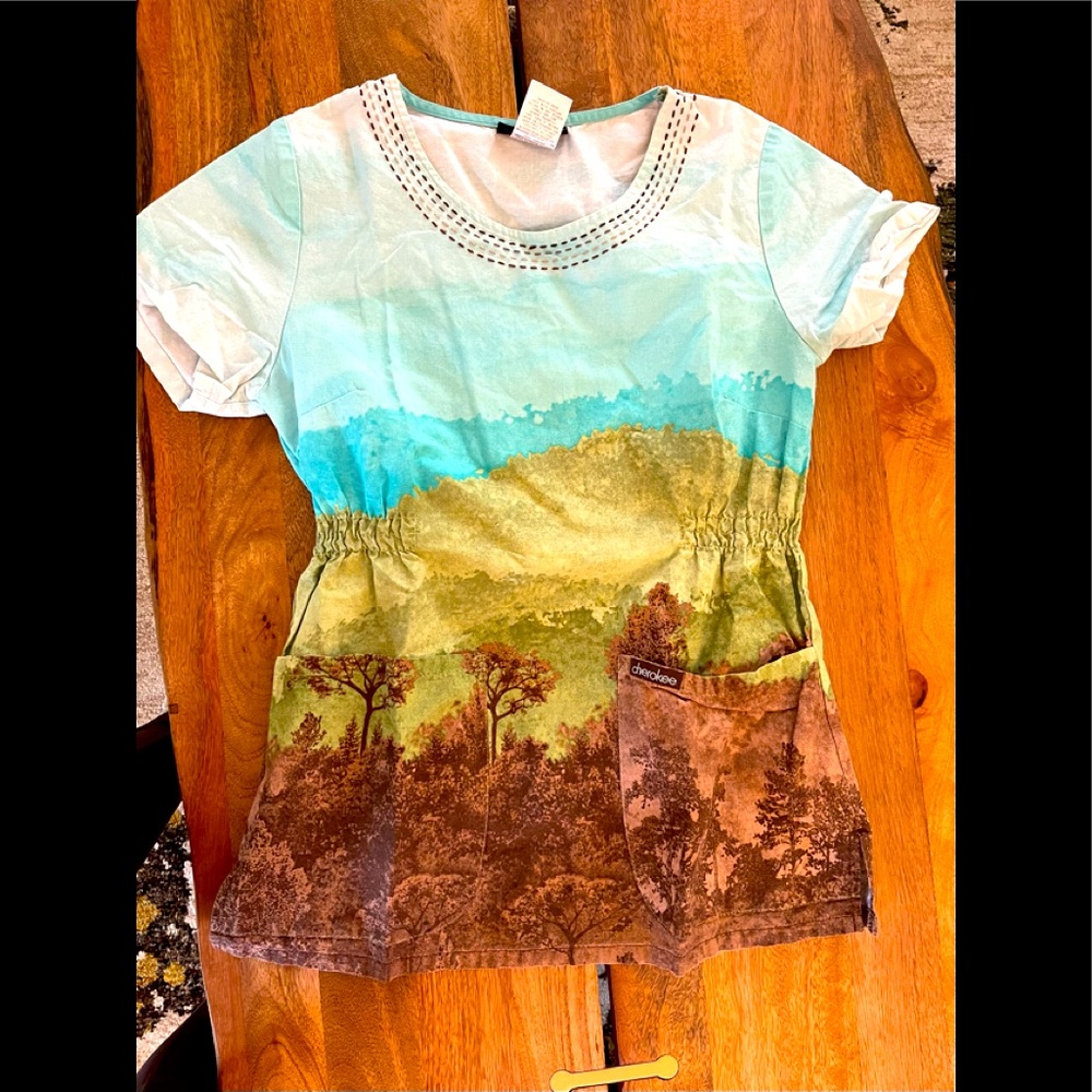 Cherokee scrub top